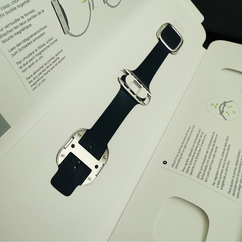 🆕 IN BOX! Apple Watch Series 7 stainless steel 41MM with midnight leather band - Picture 9 of 12